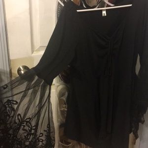 halloween witch/vampire top with sleeve lace